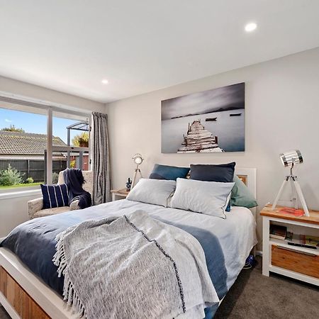 Leave Of Absence - Christchurch Holiday Home Bagian luar foto