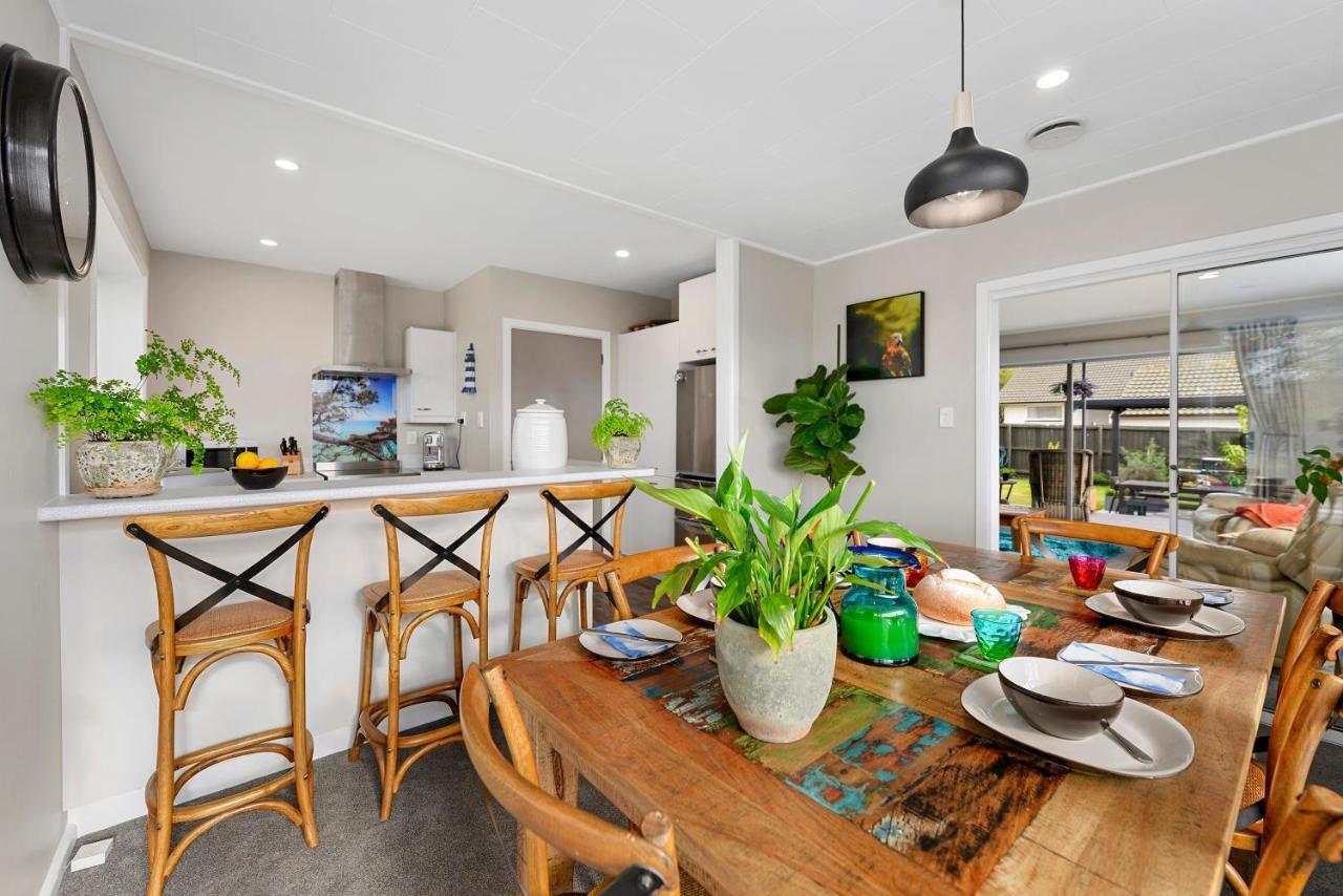 Leave Of Absence - Christchurch Holiday Home Bagian luar foto