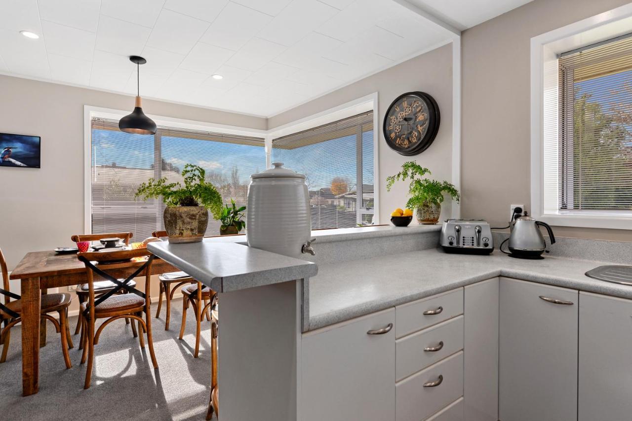 Leave Of Absence - Christchurch Holiday Home Bagian luar foto